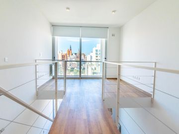 Departamento en  Duplex sobre Av. 44