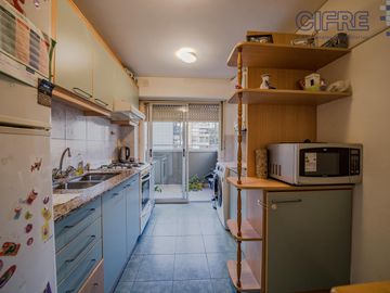 Departamento de 2 ambientes con cocina separada Cochera fija cubierta  Balcón corrido