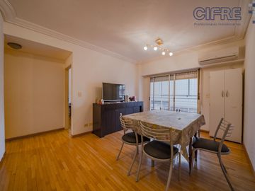 Departamento de 2 ambientes con cocina separada Cochera fija cubierta  Balcón corrido