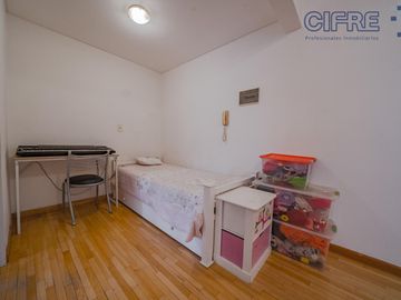 Departamento de 2 ambientes con cocina separada Cochera fija cubierta  Balcón corrido