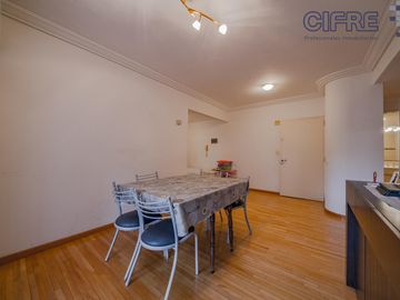 Departamento de 2 ambientes con cocina separada Cochera fija cubierta  Balcón corrido