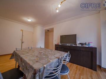 Departamento de 2 ambientes con cocina separada Cochera fija cubierta  Balcón corrido