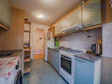 Departamento de 2 ambientes con cocina separada Cochera fija cubierta  Balcón corrido