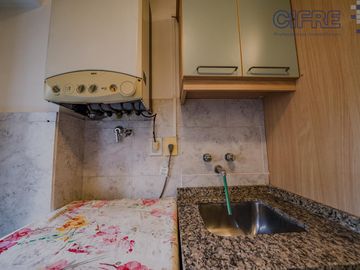 Departamento de 2 ambientes con cocina separada Cochera fija cubierta  Balcón corrido