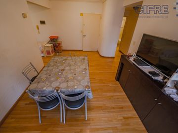 Departamento de 2 ambientes con cocina separada Cochera fija cubierta  Balcón corrido