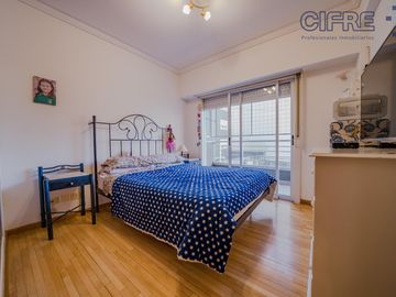 Departamento de 2 ambientes con cocina separada Cochera fija cubierta  Balcón corrido