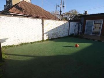 Casa en venta - 2 Dormitorios 2 Baños - Cochera - 300Mts2 - Berazategui