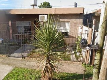 Casa en venta - 2 Dormitorios 2 Baños - Cochera - 300Mts2 - Berazategui