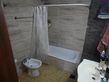 Casa en venta - 2 Dormitorios 2 Baños - Cochera - 300Mts2 - Berazategui