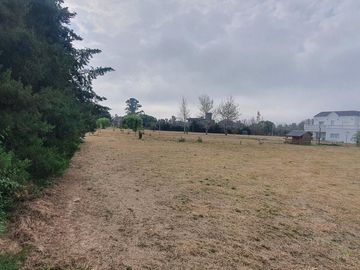 SE VENDE lote en Campos del Virrey!3000 mt2!