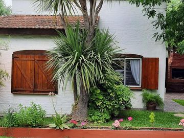Casa en venta - 2 Dormitorios 1 Baño - 200mts2 - Country Roda, Escobar