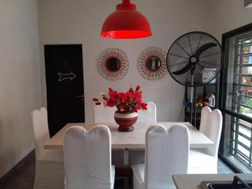 Casa en venta - 4 Dormitorios 3 Baños - Cochera - 270Mts2 - Villa Ballester