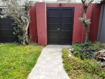 Casa en venta - 4 Dormitorios 3 Baños - Cochera - 270Mts2 - Villa Ballester
