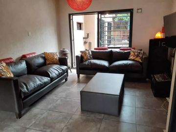 Casa en venta - 4 Dormitorios 3 Baños - Cochera - 270Mts2 - Villa Ballester
