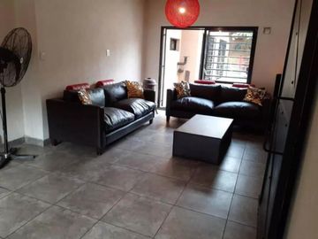 Casa en venta - 4 Dormitorios 3 Baños - Cochera - 270Mts2 - Villa Ballester