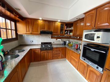 Casa - 3 dormitorios - Banfield Oeste