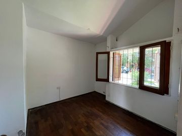 Casa en venta B Urca 3 Dor- 4 B, patio y cochera. Apt Credit