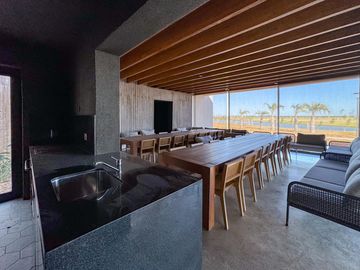 Casa 4 dormitorios, Suite en PB, pileta, Vida