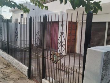 Casa en venta - 3 Ambientes 2 Baños - 202mts2 - Almirante Brown