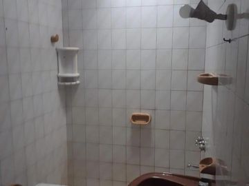 Casa en venta - 3 Ambientes 2 Baños - 202mts2 - Almirante Brown
