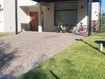 Casa en venta en San Matías Area 4 con pileta una planta 4257