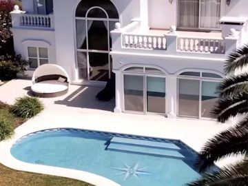 Casa en venta - 4 Dormitorios 5 Baños - Cocheras - 1.500Mts2 - Guillermo E. Hudson, Berazategui
