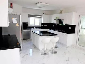 Casa en venta - 4 Dormitorios 5 Baños - Cocheras - 1.500Mts2 - Guillermo E. Hudson, Berazategui
