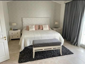 Casa en venta - 4 Dormitorios 5 Baños - Cocheras - 1.500Mts2 - Guillermo E. Hudson, Berazategui