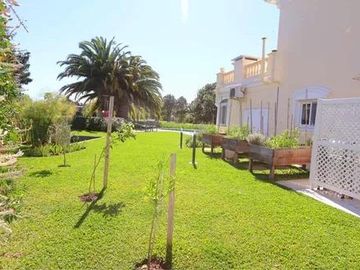 Casa en venta - 4 Dormitorios 5 Baños - Cocheras - 1.500Mts2 - Guillermo E. Hudson, Berazategui