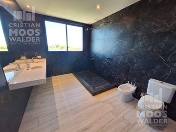 Casa en  venta  6 ambientes en Barrio Acacias Puertos