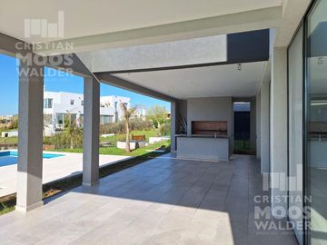 Casa en  venta  6 ambientes en Barrio Acacias Puertos