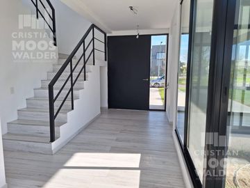Casa en  venta  6 ambientes en Barrio Acacias Puertos