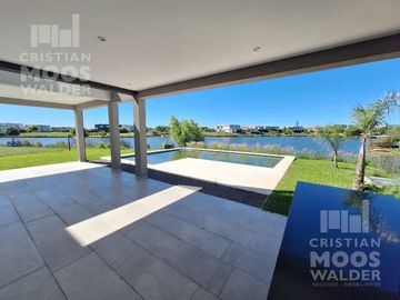 Casa en  venta  6 ambientes en Barrio Acacias Puertos