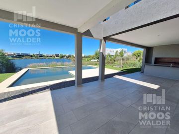 Casa en  venta  6 ambientes en Barrio Acacias Puertos