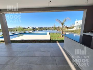 Casa en  venta  6 ambientes en Barrio Acacias Puertos