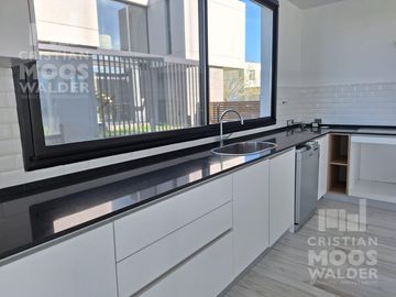 Casa en  venta  6 ambientes en Barrio Acacias Puertos