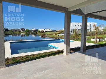 Casa en  venta  6 ambientes en Barrio Acacias Puertos