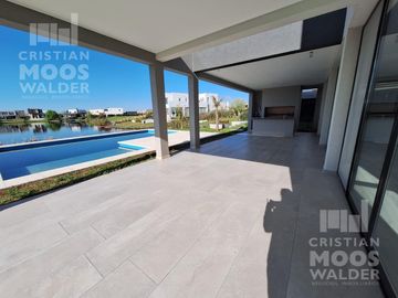 Casa en  venta  6 ambientes en Barrio Acacias Puertos