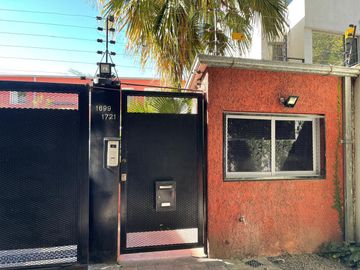 Muy lindo triplex Lasalle chico ,  bajo de San Isidro