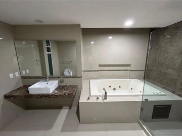 LOMAS DE GRAN JARDIN CASA EN VENTA