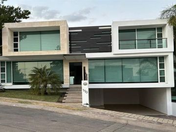 LOMAS DE GRAN JARDIN CASA EN VENTA