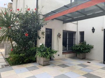 Casa magnífica en Naón al 1800 Belgrano R