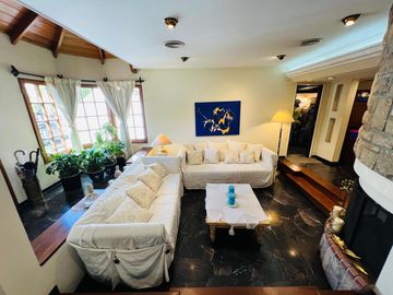 Chalet de 6 ambientes en venta, en Olivos.