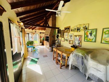 Chalet de 6 ambientes en venta, en Olivos.