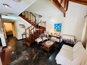 Chalet de 6 ambientes en venta, en Olivos.