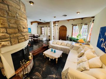 Chalet de 6 ambientes en venta, en Olivos.