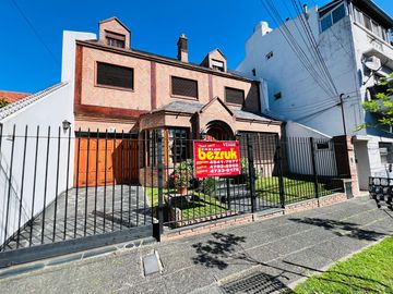 Chalet de 6 ambientes en venta, en Olivos.
