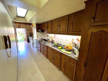 Chalet de 6 ambientes en venta, en Olivos.