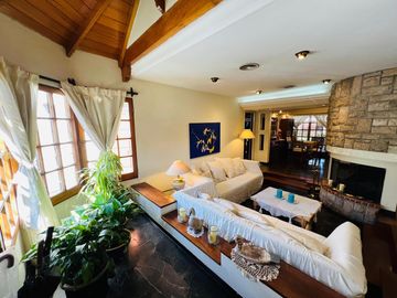 Chalet de 6 ambientes en venta, en Olivos.