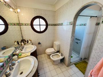 Chalet de 6 ambientes en venta, en Olivos.